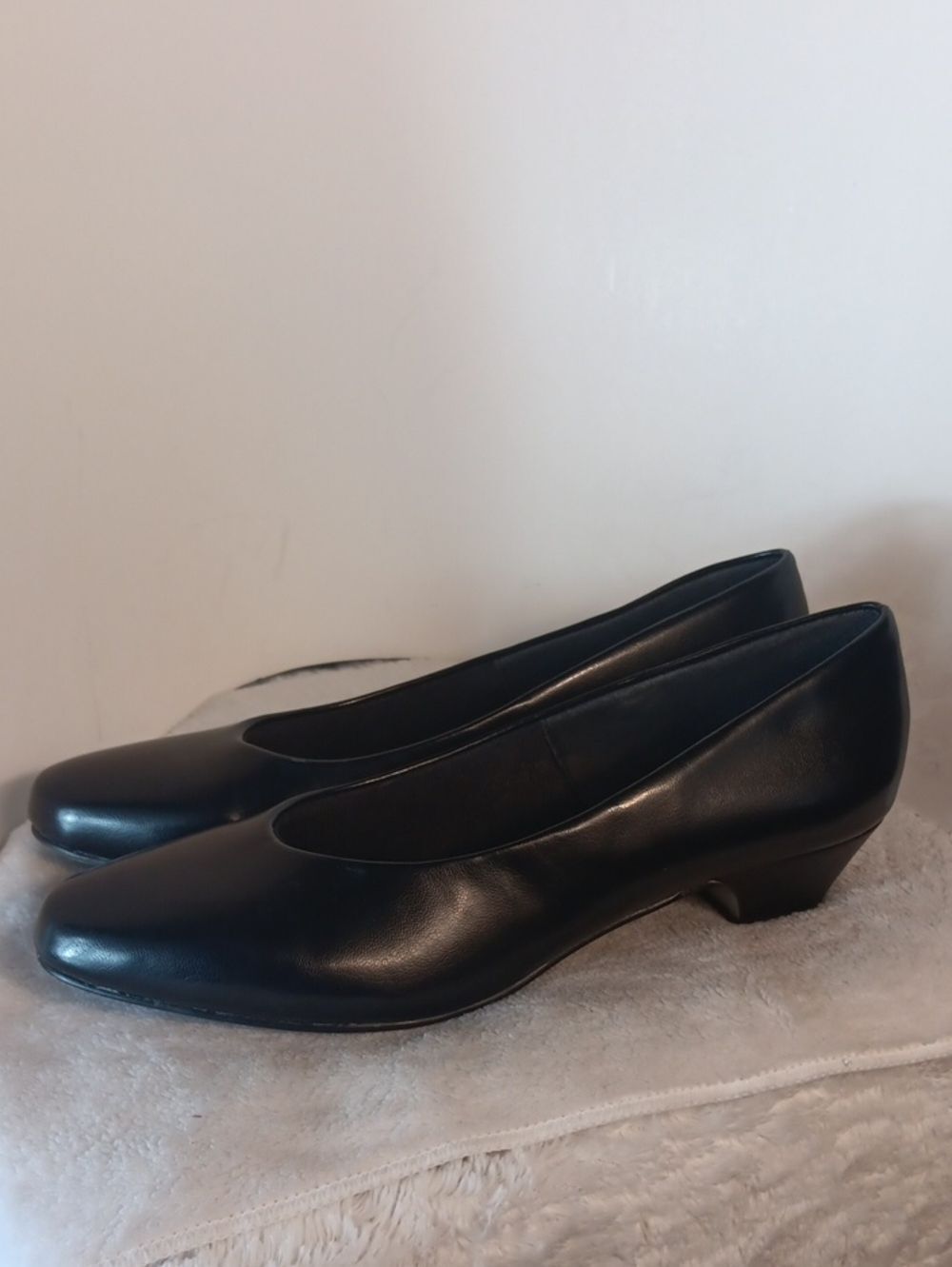 Soft Style Black Low Block Kitten Heel Pumps